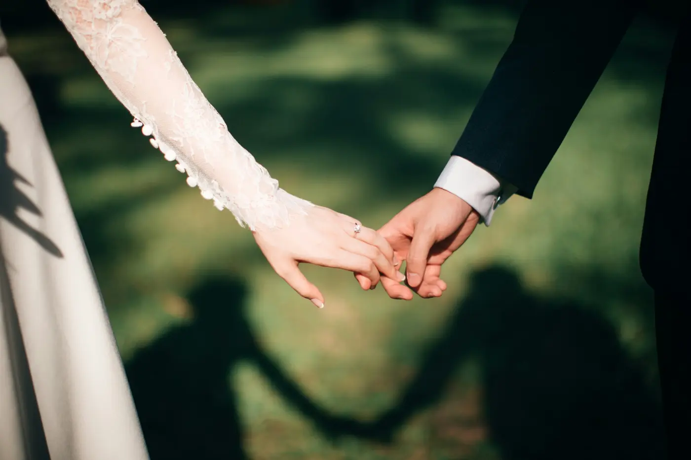 Pareja de novios durante su ceremonia de boda