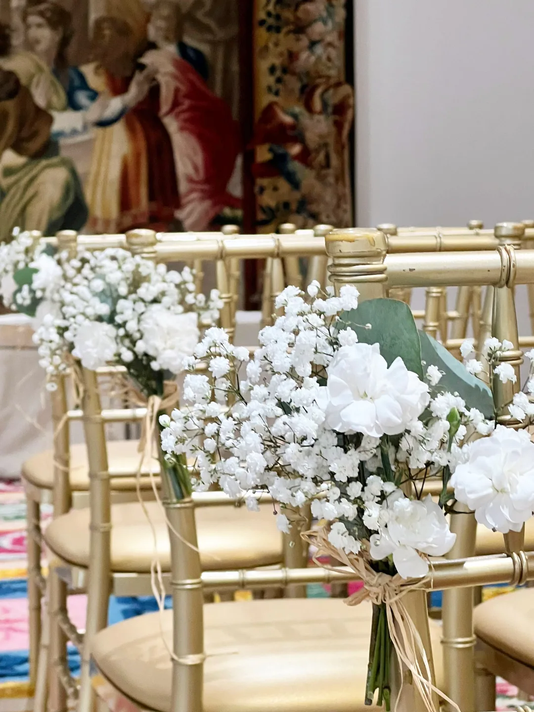 cama flores moradas boda íntima